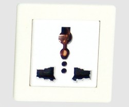 YL 011H 面闆插座(zuò)三孔-實驗室配(pèi)件